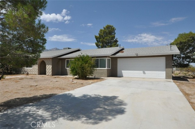 Detail Gallery Image 1 of 16 For 8346 Onyx Rd, Lucerne Valley,  CA 92356 - 3 Beds | 2 Baths