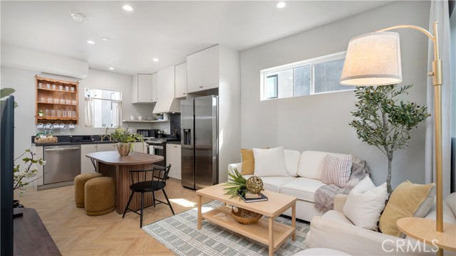 Detail Gallery Image 6 of 17 For 1347 Seward St., Los Angeles,  CA 90028 - 3 Beds | 2 Baths