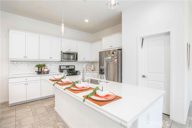 Detail Gallery Image 8 of 51 For 4167 Horvath St #108,  Corona,  CA 92883 - 3 Beds | 3/1 Baths