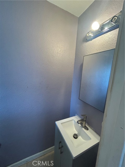 Detail Gallery Image 6 of 10 For 848 N Berlyn Ave, Ontario,  CA 91764 - 3 Beds | 1/1 Baths
