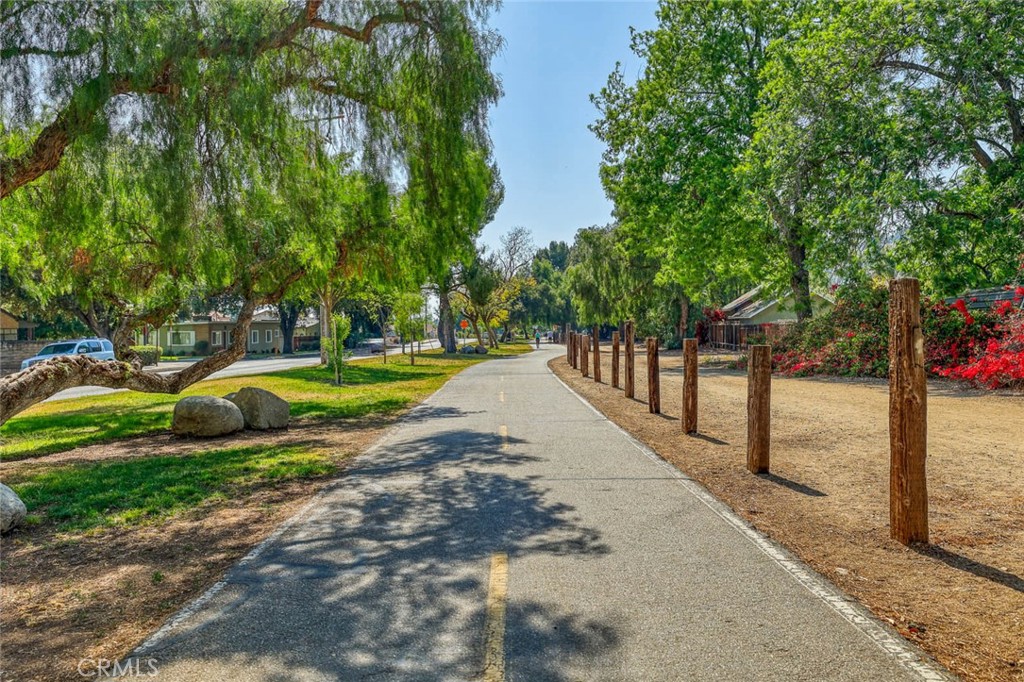 https://media.crmls.org/medias/186d0d45-e118-4085-8527-67d52293b5f5.jpg?preset=X-Large