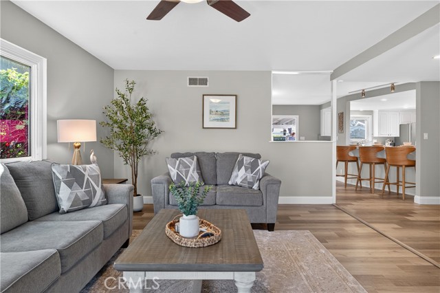 Detail Gallery Image 7 of 37 For 1610 E 20th St, Santa Ana,  CA 92705 - 3 Beds | 2 Baths