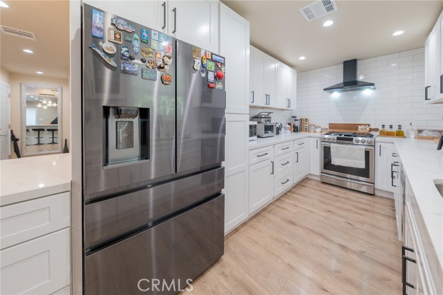 9720 Hayvenhurst photo 14