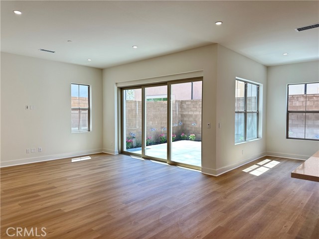 238 Maricopa, Irvine CA: https://media.crmls.org/medias/186e6230-d1c1-471e-98c0-6bf3ebff60fe.jpg