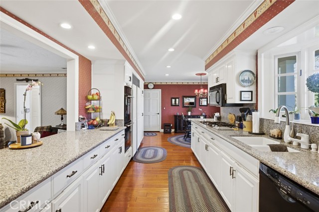 Detail Gallery Image 12 of 53 For 2033 Holiday, Newport Beach,  CA 92660 - 5 Beds | 7/1 Baths