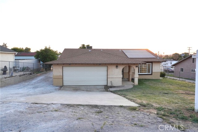 5187 Cedar Street, Jurupa Valley CA: https://media.crmls.org/medias/1870823e-ab81-429c-a094-ac3ec599d9a0.jpg