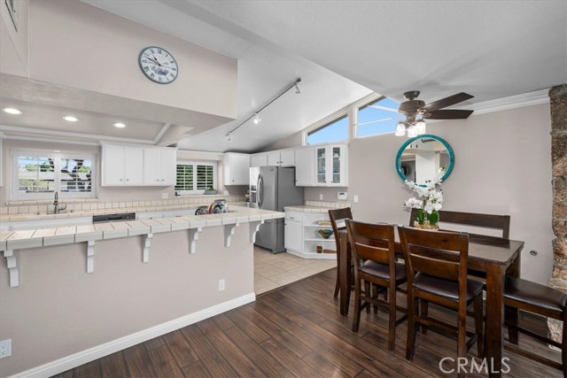 Breakfast nook/bar and Dining area.