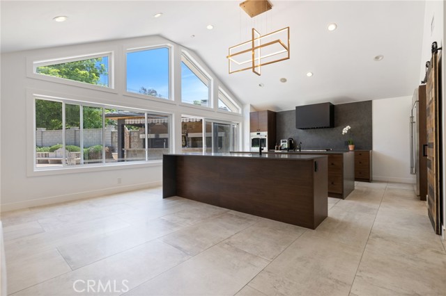 Detail Gallery Image 10 of 75 For 10372 Crawford Canyon Rd, North Tustin,  CA 92705 - 5 Beds | 6/1 Baths