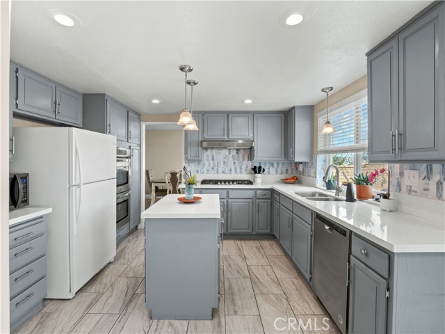 Detail Gallery Image 13 of 42 For 38948 Glenwood, Palmdale,  CA 93551 - 4 Beds | 3 Baths