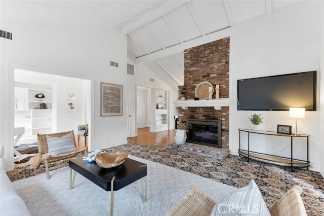 Detail Gallery Image 7 of 42 For 17716 Nordhoff St, Northridge,  CA 91325 - 4 Beds | 2 Baths