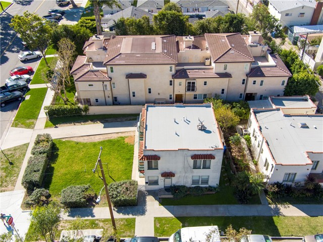 Large flat corner lot with plenty of room for an ADU