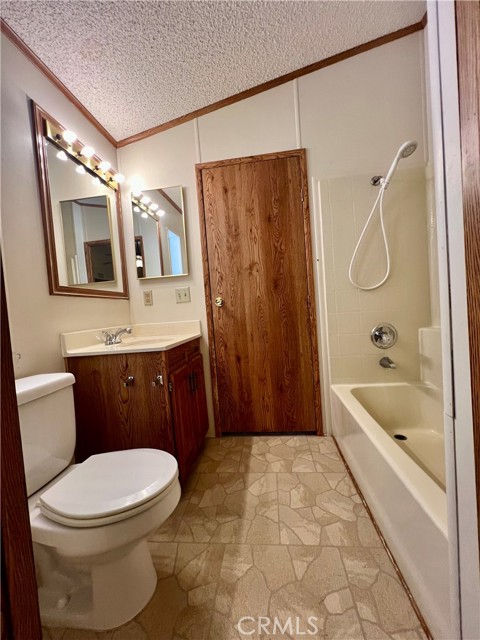 24600 Mountain Ave, Hemet CA: https://media.crmls.org/medias/18729b2d-6ae4-4a14-8f79-85d880a55053.jpg