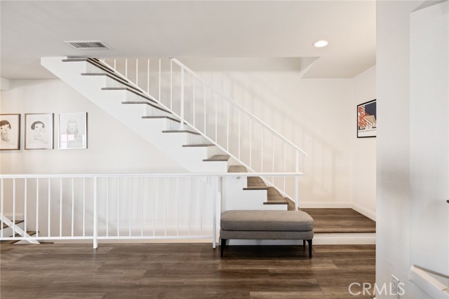 Detail Gallery Image 21 of 36 For 240 S Broadway #2,  Redondo Beach,  CA 90277 - 3 Beds | 2/1 Baths