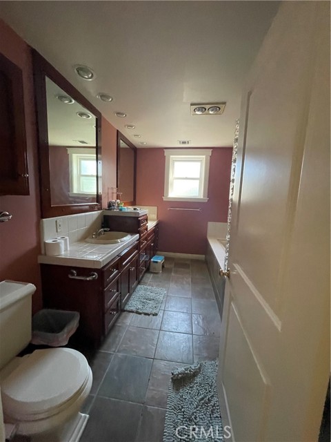 Detail Gallery Image 25 of 66 For 17183 Sunburst, –,  CA 91325 - 4 Beds | 4/1 Baths