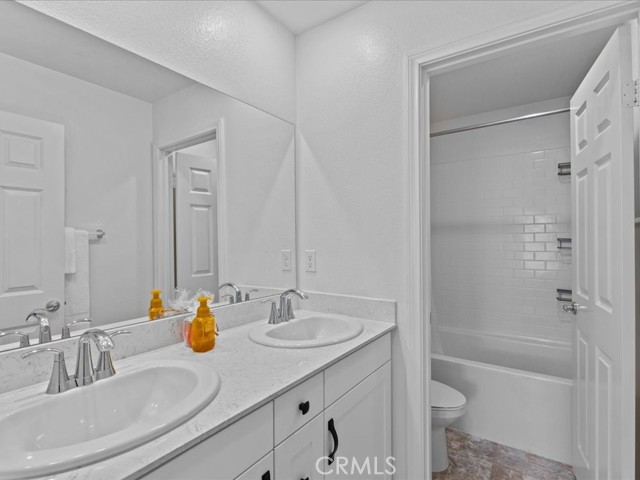 21300 Telegraph Road, Riverside CA: https://media.crmls.org/medias/18737859-05af-4f3d-a3b8-d3cdc1d79cb2.jpg