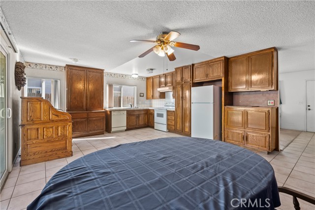 Detail Gallery Image 5 of 11 For 3965 Celia Ct, Simi Valley,  CA 93063 - 3 Beds | 2 Baths