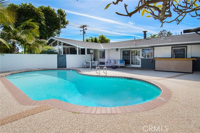 Detail Gallery Image 36 of 42 For 395 Meadow Ln, Newport Beach,  CA 92660 - 3 Beds | 3 Baths