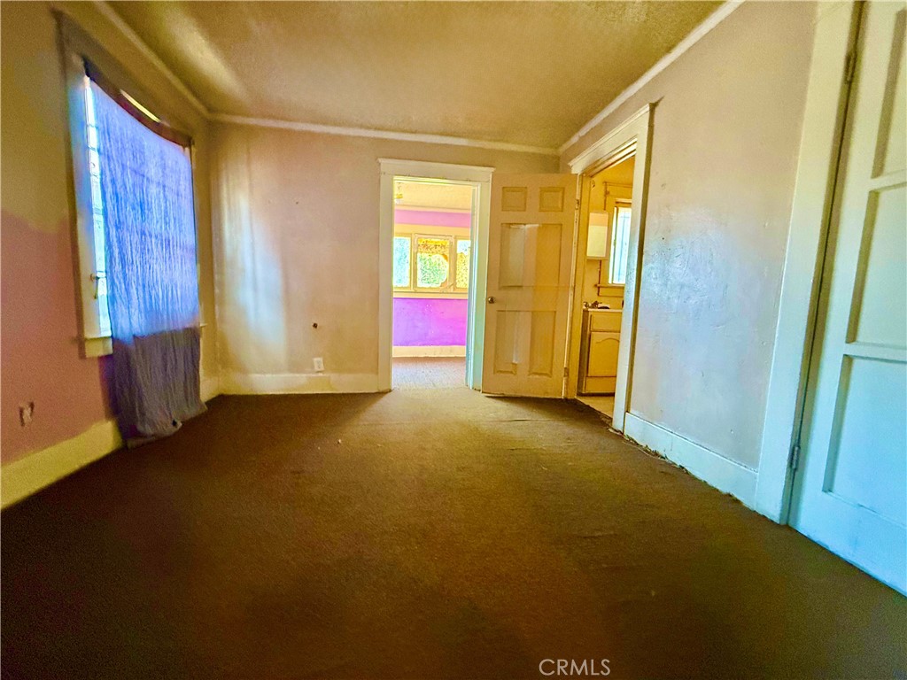https://media.crmls.org/medias/187682f7-adff-4122-8989-6ff74622cd8d.jpg?preset=X-Large
