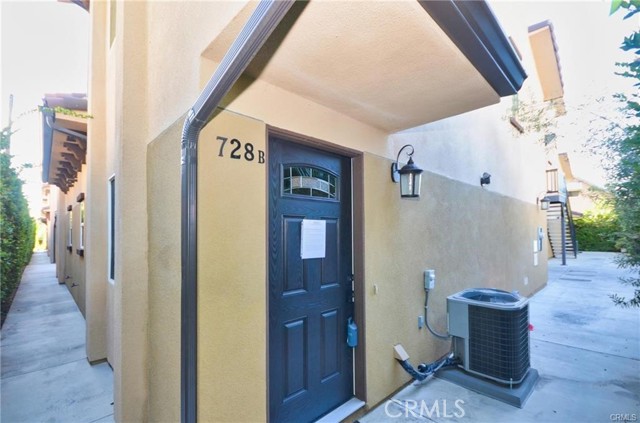 Detail Gallery Image 4 of 6 For 728 N Atlantic Bld #B,  Alhambra,  CA 91801 - 2 Beds | 2/1 Baths