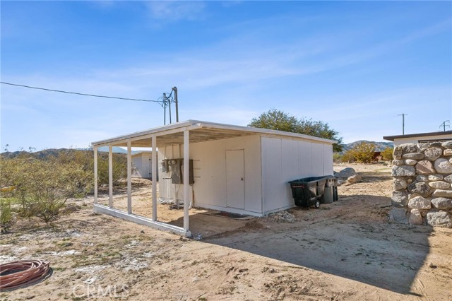 Detail Gallery Image 22 of 64 For 9016 Rose Eden Dr, Morongo Valley,  CA 92256 - 3 Beds | 3 Baths