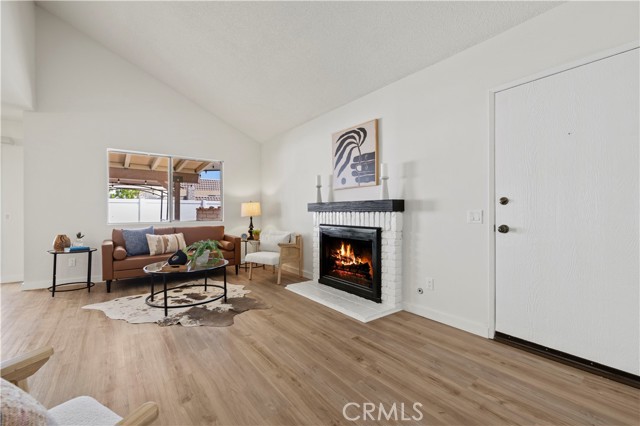 25273 Avenida Dorena, Newhall CA: https://media.crmls.org/medias/1877c16c-bd88-49ce-99bd-5f88c4fdfaf7.jpg