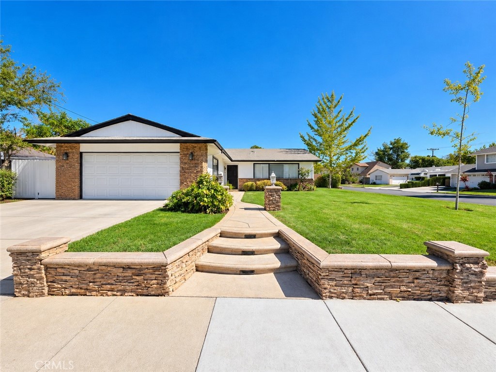 1504 Ysrella — image 1