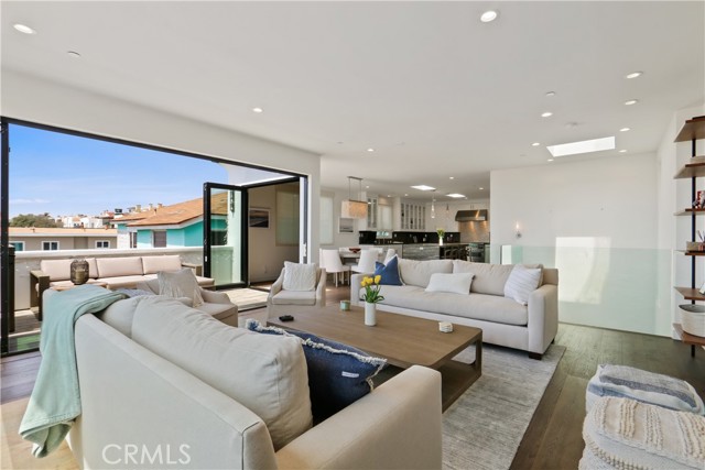 2215 Bayview Drive, Manhattan Beach, California 90266, 4 Bedrooms Bedrooms, ,3 BathroomsBathrooms,Residential,Sold,Bayview,SB21154345