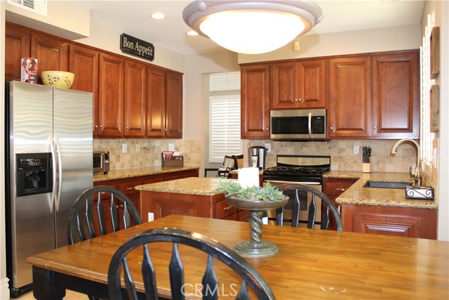 1338 Coral Gables Circle, Corona CA: https://media.crmls.org/medias/1879dd22-a44d-457a-97f2-707283d7ba41.jpg