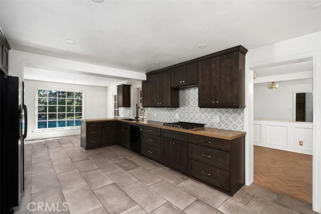 Detail Gallery Image 22 of 31 For 12112 Woodley Ave, Granada Hills,  CA 91344 - 4 Beds | 4 Baths