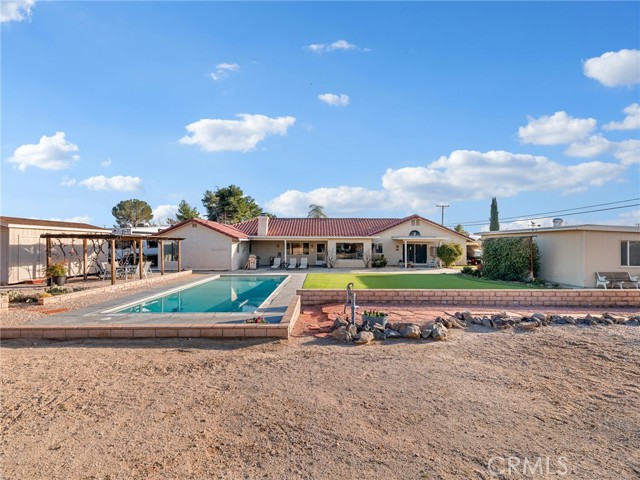 Detail Gallery Image 7 of 62 For 19544 Oneida, Apple Valley,  CA 92307 - 4 Beds | 3 Baths