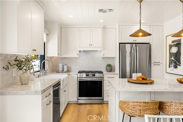 2134 Orange Avenue, Costa Mesa CA: https://media.crmls.org/medias/187b89f4-fe28-4d3d-b478-deca44033496.jpg