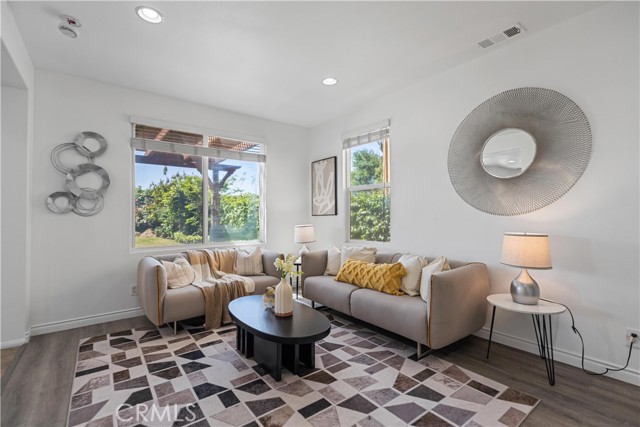 1512 E Nocta Privado, Ontario CA: https://media.crmls.org/medias/187c103a-a12d-4720-9458-19ad378f0657.jpg