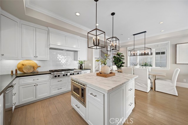 515 Narcissus Avenue, Corona del Mar CA: https://media.crmls.org/medias/187c8a9a-2918-4136-b625-9c3276d1159a.jpg