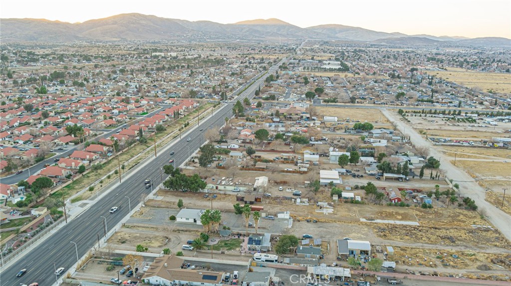 https://media.crmls.org/medias/187d02f0-9d79-458b-8e52-e9f8e4e8af4c.jpg?preset=X-Large