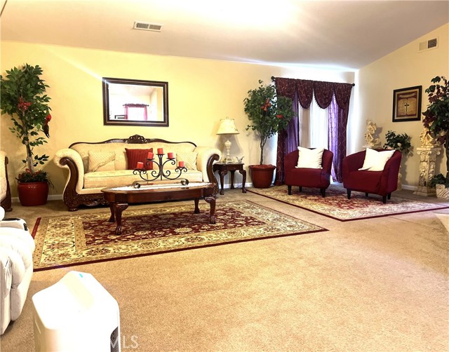Detail Gallery Image 4 of 25 For 6168 W Scott Ave, Fresno,  CA 93723 - 4 Beds | 2/1 Baths