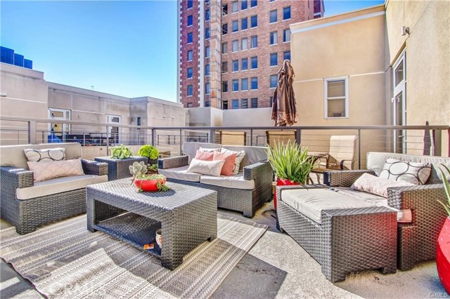 Detail Gallery Image 14 of 25 For 133 the Promenade #411,  Long Beach,  CA 90802 - 2 Beds | 2 Baths