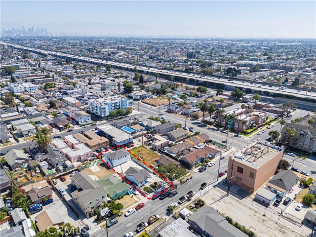 521 78th W, Los Angeles CA: https://media.crmls.org/medias/187e2601-d76b-4fee-a5bf-d3c0b200c503.jpg