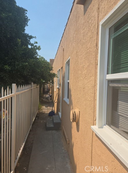 1222 E 10th Street, Long Beach CA: https://media.crmls.org/medias/187edb8f-b52d-4b41-bfa0-929102ad9867.jpg