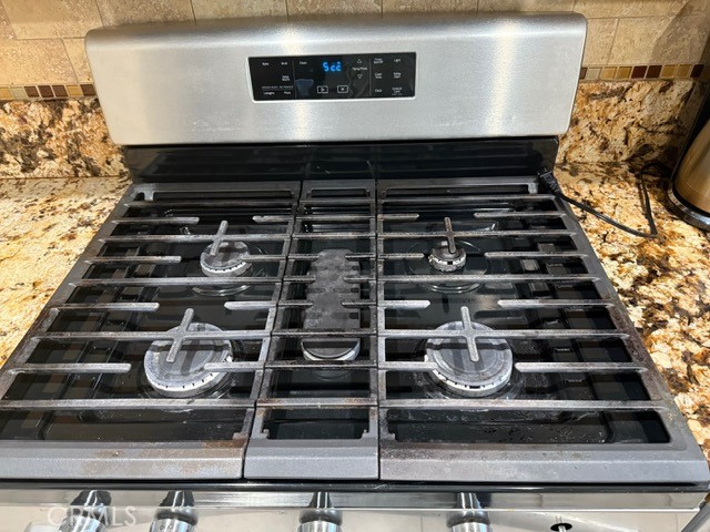 Detail Gallery Image 8 of 24 For 16165 Windcrest Dr, Fontana,  CA 92337 - 3 Beds | 2/1 Baths