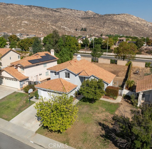 Detail Gallery Image 4 of 34 For 9808 Whitewater Rd, Moreno Valley,  CA 92557 - 4 Beds | 3 Baths