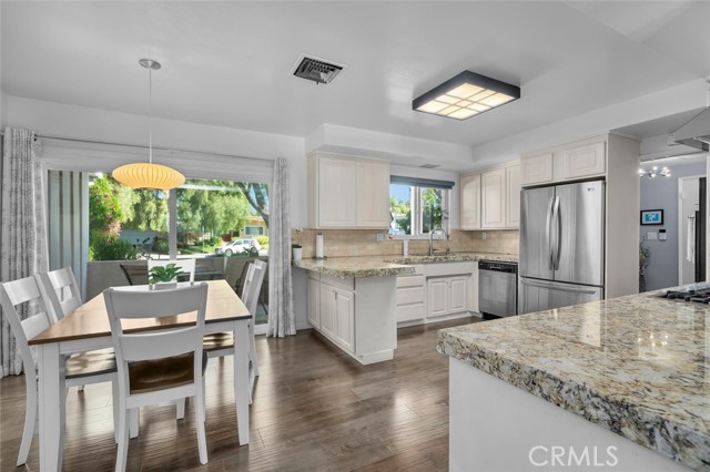 23701 Clarendon Street, Woodland Hills CA: https://media.crmls.org/medias/1881a6a1-436d-426f-9c97-bd046b86885e.jpg