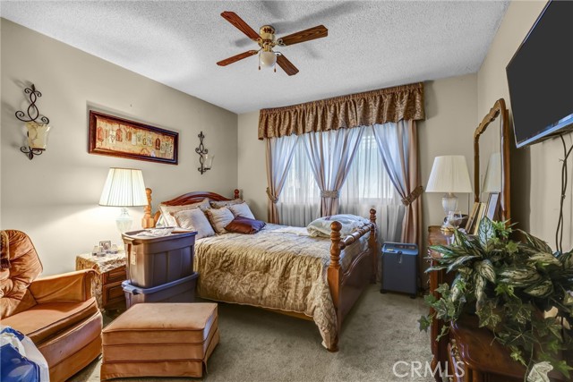 301 East Buckthorn photo 17