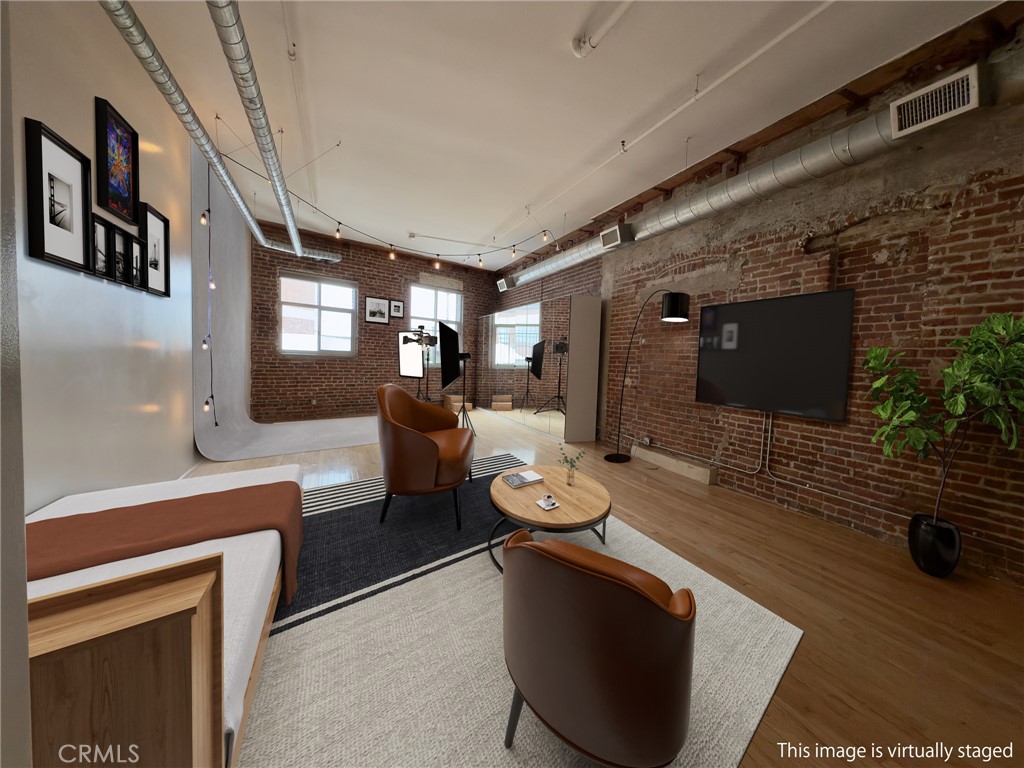 500 Molino Street #208