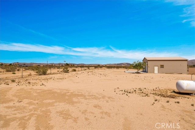 63357 Uranium Road, Joshua Tree CA: https://media.crmls.org/medias/1885f5e8-2047-43f4-b926-b9a8c9520446.jpg