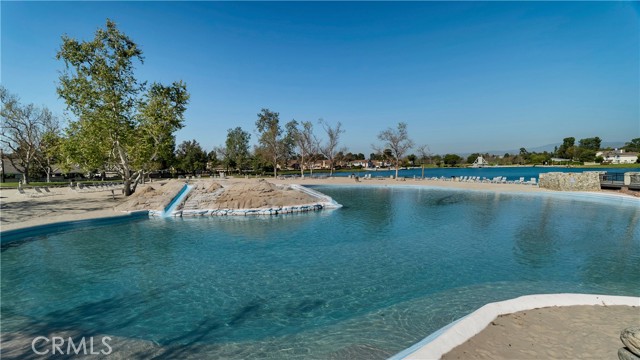 65 Pinewood, Irvine CA: https://media.crmls.org/medias/1886308e-95e8-4613-885e-76906e645608.jpg