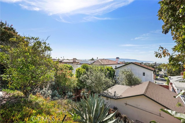 Detail Gallery Image 29 of 34 For 810 N Maria Ave, Redondo Beach,  CA 90277 - 3 Beds | 2/1 Baths