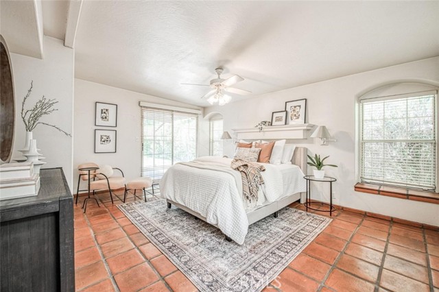 6641 N Van Ness Boulevard, Fresno CA: https://media.crmls.org/medias/1886b8b2-c8cf-4df5-9fa4-0bfe09aba3f2.jpg