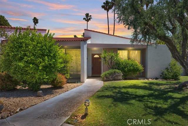 Detail Gallery Image 1 of 42 For 2510 N Whitewater Club Dr #C,  Palm Springs,  CA 92262 - 2 Beds | 2 Baths