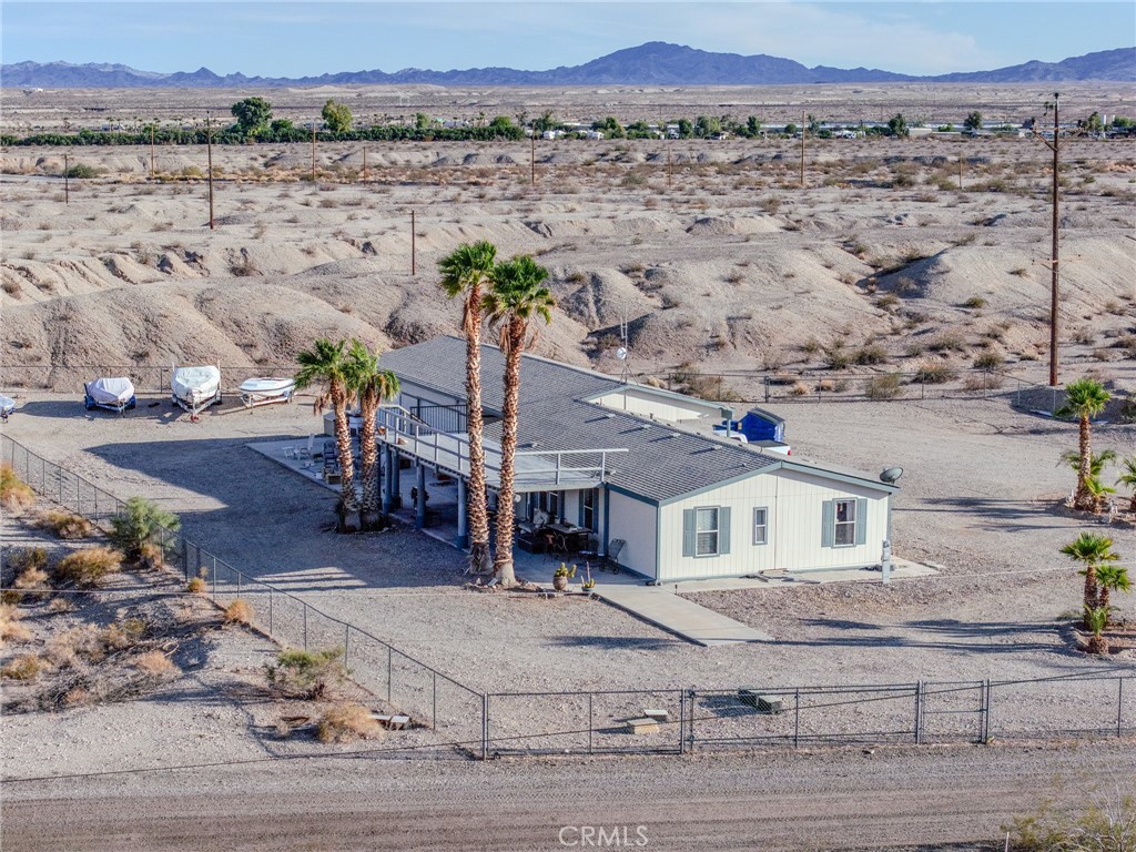 https://media.crmls.org/medias/1887cbd5-f120-412a-89d3-f7407d71118d.jpg?preset=X-Large