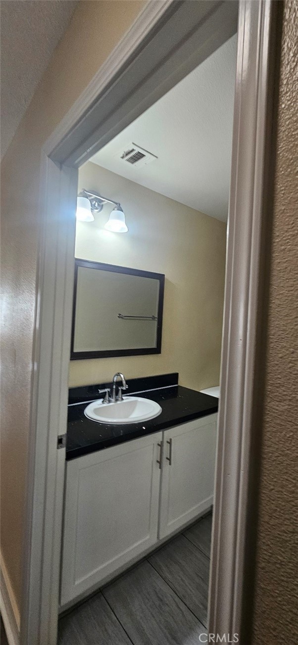 Detail Gallery Image 12 of 21 For 1633 1/2 E 85th St, Los Angeles,  CA 90001 - 5 Beds | 3 Baths